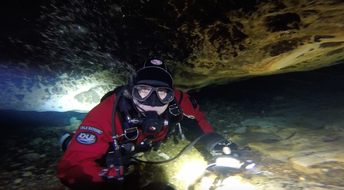How to use a cave diving reel